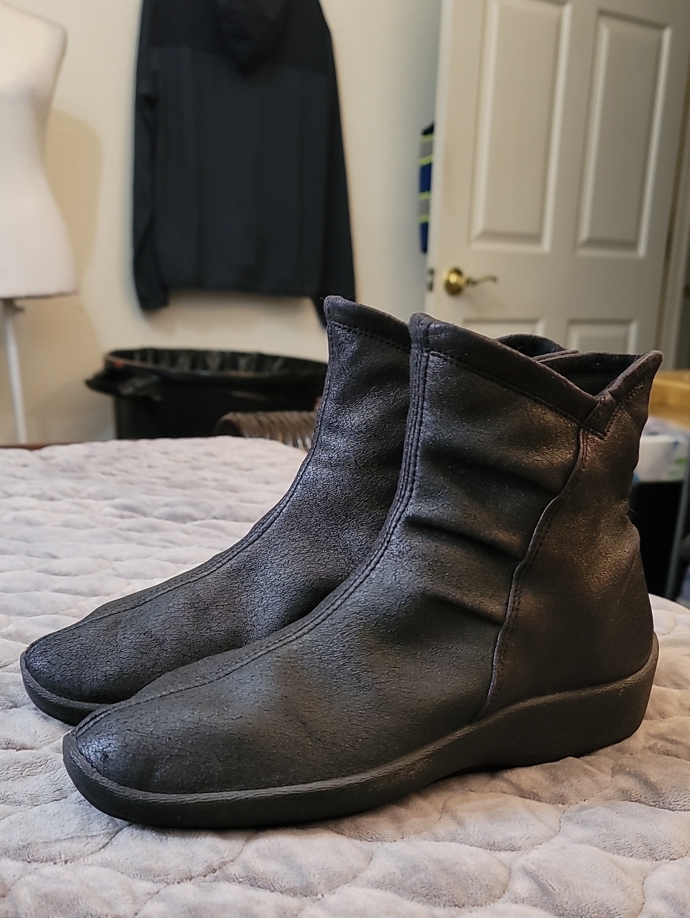 Arcopedico L8 Black Lytech Ruched Ankle Boots Side Zip Vegan Portugal Size 39